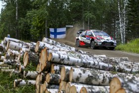 Suomijos ralis: pirmoji diena