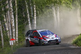 Suomijos ralis: pirmoji diena