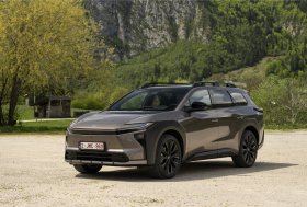 Elektrinis „Toyota bZ4X Touring“ atvyko į Mototoja saloną
