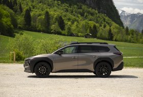 Elektrinis „Toyota bZ4X Touring“ atvyko į Mototoja saloną