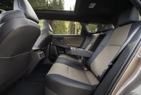 Elektrinis „Toyota bZ4X Touring“ atvyko į Mototoja saloną
