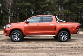 Nauja TOYOTA HILUX ANNIVERSARY EDITION versija