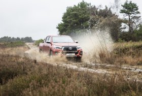 Nauja TOYOTA HILUX ANNIVERSARY EDITION versija