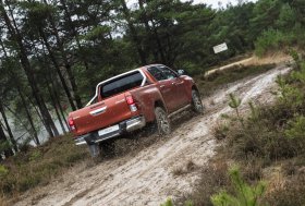 Nauja TOYOTA HILUX ANNIVERSARY EDITION versija
