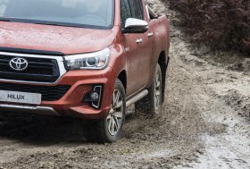 Nauja TOYOTA HILUX ANNIVERSARY EDITION versija