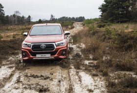 Nauja TOYOTA HILUX ANNIVERSARY EDITION versija
