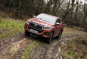 Nauja TOYOTA HILUX ANNIVERSARY EDITION versija