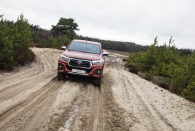 Nauja TOYOTA HILUX ANNIVERSARY EDITION versija