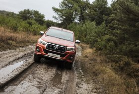 Nauja TOYOTA HILUX ANNIVERSARY EDITION versija