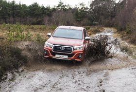 Nauja TOYOTA HILUX ANNIVERSARY EDITION versija