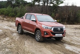 Nauja TOYOTA HILUX ANNIVERSARY EDITION versija