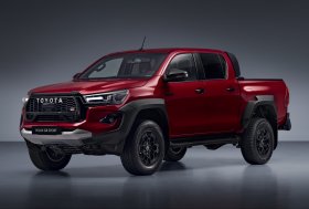 Pasirodys sportiška populiariojo pikapo „Toyota Hilux GR SPORT“ versija