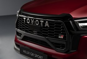 Pasirodys sportiška populiariojo pikapo „Toyota Hilux GR SPORT“ versija
