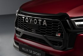 Pasirodys sportiška populiariojo pikapo „Toyota Hilux GR SPORT“ versija