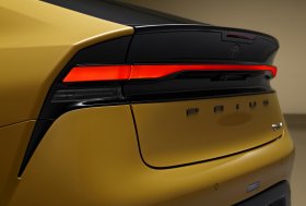 „Toyota“ atskleidė naujojo „Prius“ įkraunamojo hibrido kainą Lietuvoje ir pradėjo rezervavimą internetu
