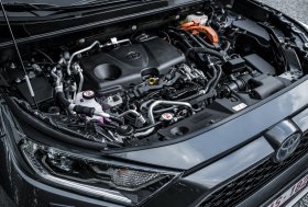 Prasidėjo paties populiariausio miesto visureigio – „RAV4 Plug-in Hybrid“ – išankstinė prekyba