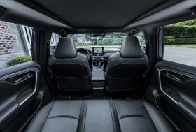 Prasidėjo paties populiariausio miesto visureigio – „RAV4 Plug-in Hybrid“ – išankstinė prekyba