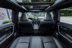 Prasidėjo paties populiariausio miesto visureigio – „RAV4 Plug-in Hybrid“ – išankstinė prekyba
