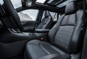 Prasidėjo paties populiariausio miesto visureigio – „RAV4 Plug-in Hybrid“ – išankstinė prekyba