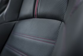 Prasidėjo paties populiariausio miesto visureigio – „RAV4 Plug-in Hybrid“ – išankstinė prekyba