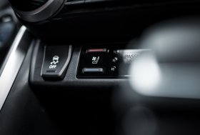 Prasidėjo paties populiariausio miesto visureigio – „RAV4 Plug-in Hybrid“ – išankstinė prekyba