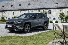 Prasidėjo paties populiariausio miesto visureigio – „RAV4 Plug-in Hybrid“ – išankstinė prekyba