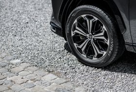 Prasidėjo paties populiariausio miesto visureigio – „RAV4 Plug-in Hybrid“ – išankstinė prekyba