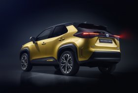 Pradėta prekyba visiškai nauju kompaktišku SUV – „Toyota Yaris Cross Hybrid“