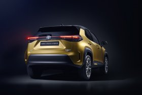 Pradėta prekyba visiškai nauju kompaktišku SUV – „Toyota Yaris Cross Hybrid“