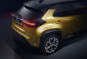 Pradėta prekyba visiškai nauju kompaktišku SUV – „Toyota Yaris Cross Hybrid“