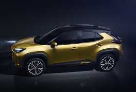 Pradėta prekyba visiškai nauju kompaktišku SUV – „Toyota Yaris Cross Hybrid“