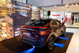 Pristatytas naujasis „Toyota C-HR“ modelis