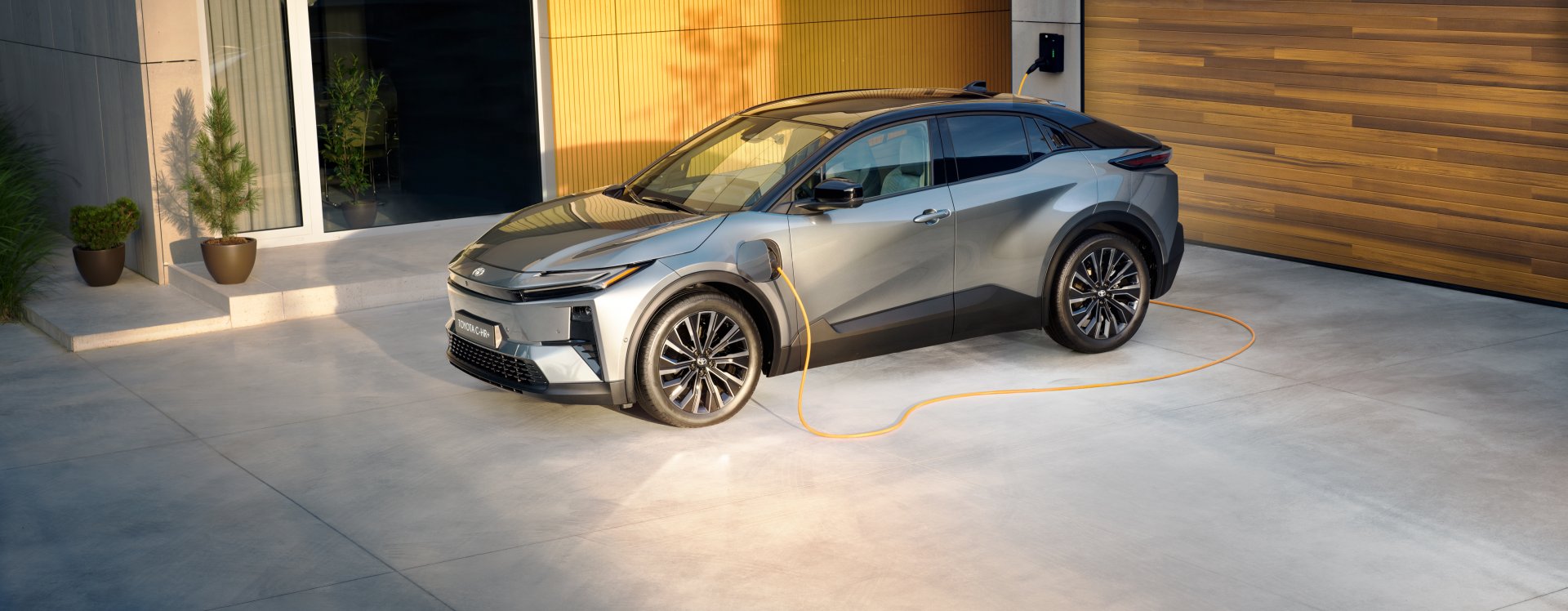 Naujasis visiškai elektrinis Toyota C-HR+
