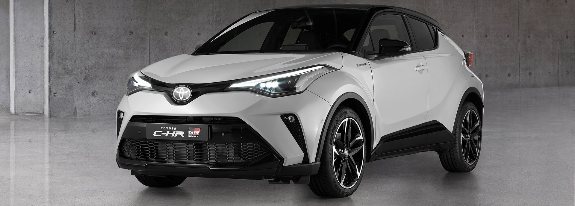 „Toyota“ pristatė sportiškiausią C-HR krosoverio versiją „GR Sport“