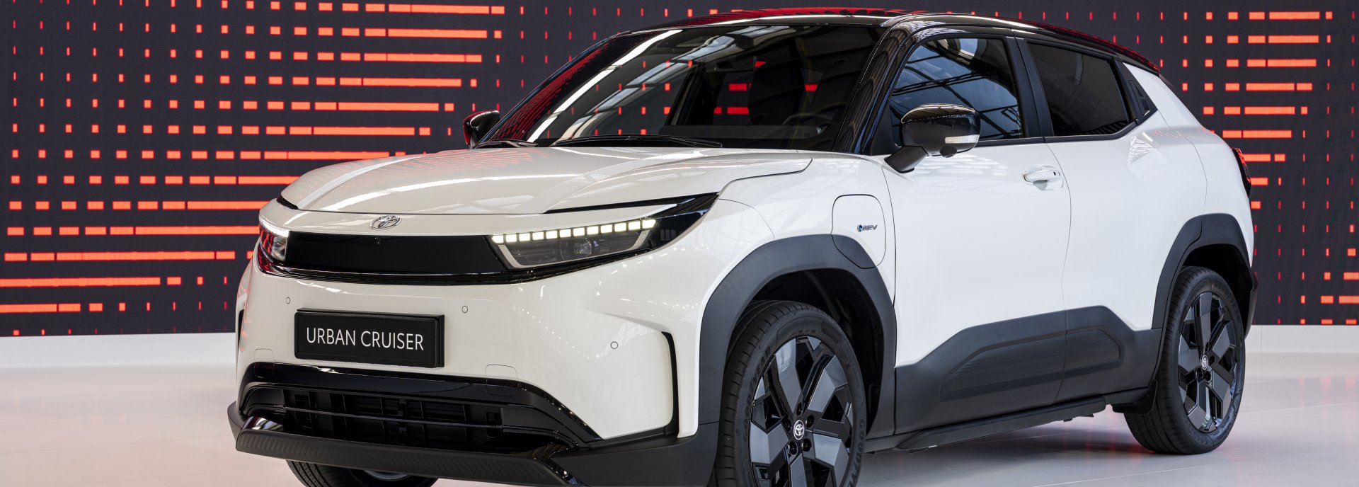 Naujasis „Toyota Urban Cruiser“ įkaitins konkurenciją elektrinių B-SUV modelių rinkoje