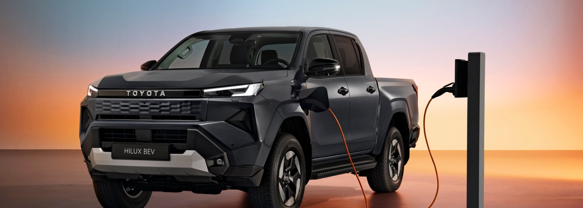 „Toyota“ pristato visiškai naują „Hilux“: bus ir pirmoji elektrinė versija