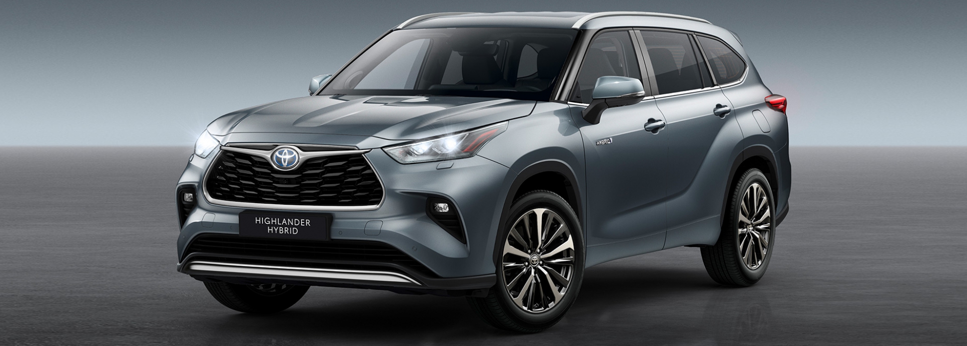 „Toyota“ į Baltijos šalis atvežė hibridinį visureigį „Highlander“: pradedama išankstinė prekyba