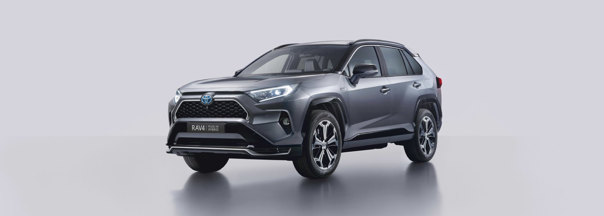 "Toyota" pristato naują "RAV4" serijos flagmaną  RAV4 Plug-in Hybrid