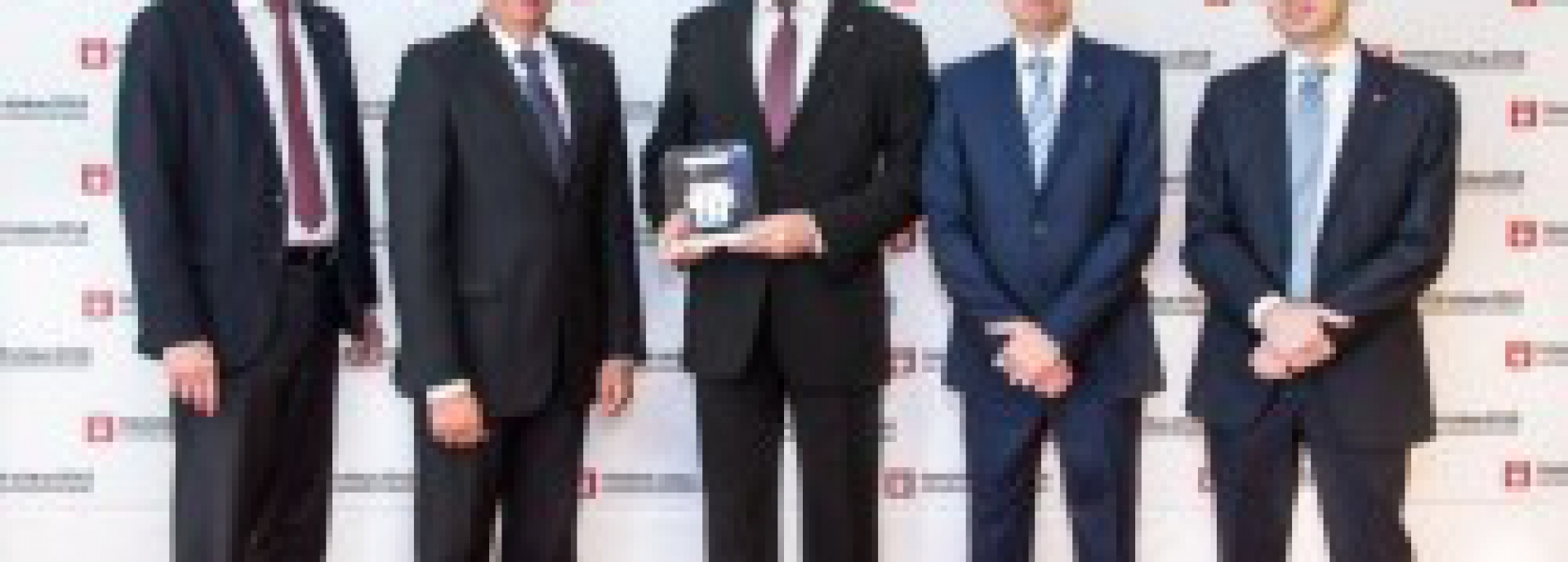 „Toyota Motor Europe“ apdovanojo 46-ias geriausiai klientų įvertintas "Toyota" atstovybes