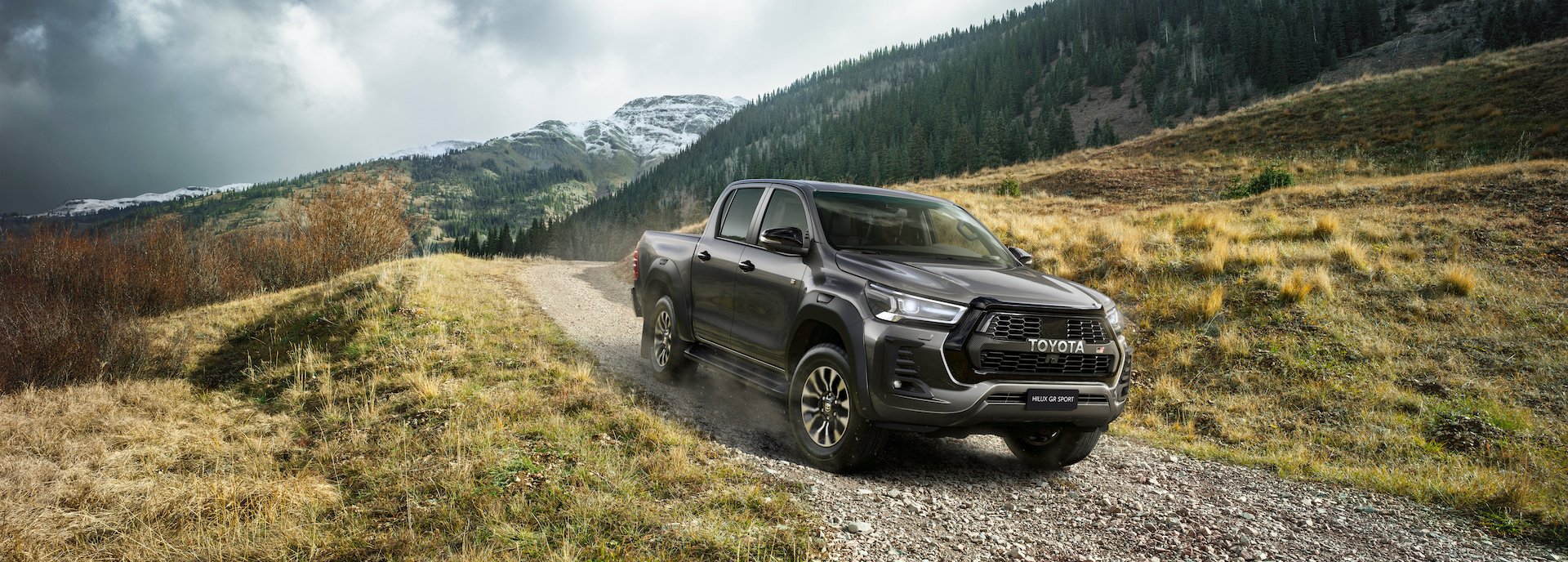 „Toyota“ pristatė naują „Hilux GR Sport“ – modelį, įkvėptą Dakaro ralio