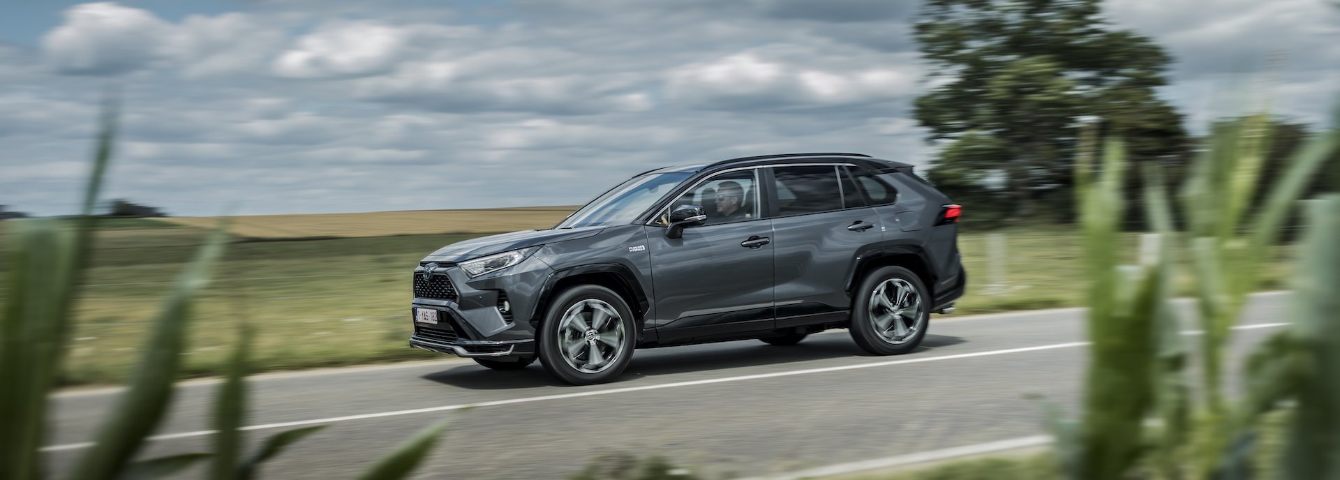 Prasidėjo paties populiariausio miesto visureigio – „RAV4 Plug-in Hybrid“ – išankstinė prekyba