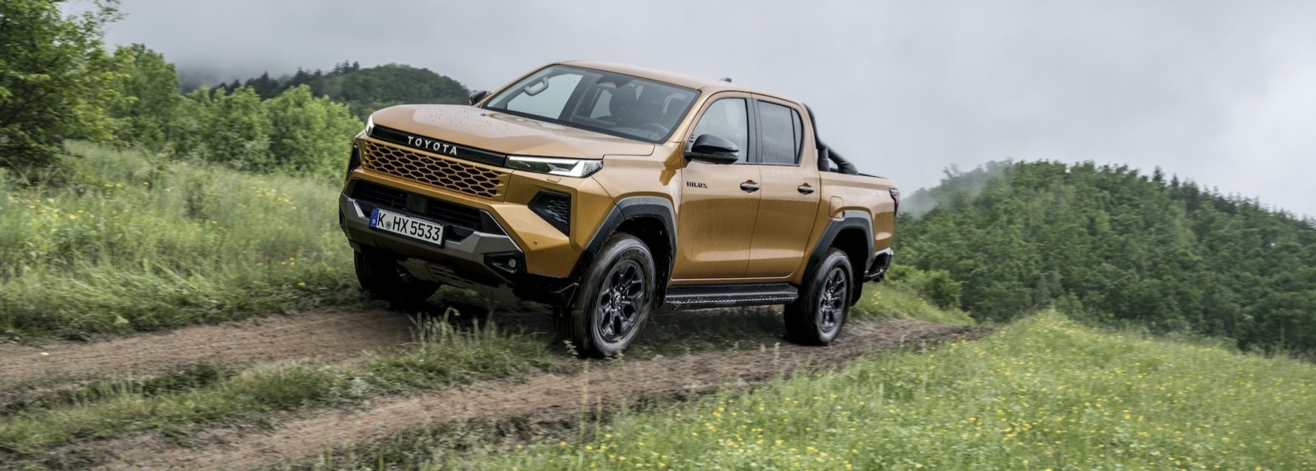 „Toyota Hilux 2.8“ dalinis hibridas jau atvyko į MOTOTOJA saloną