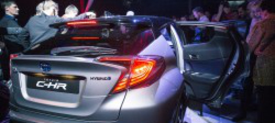 Kviestiniams svečiams pristatytas naujasis TOYOTA miesto visureigis