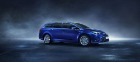 Ženevos automobilių parodoje Toyota pristatys naująjį Avensis modelį 