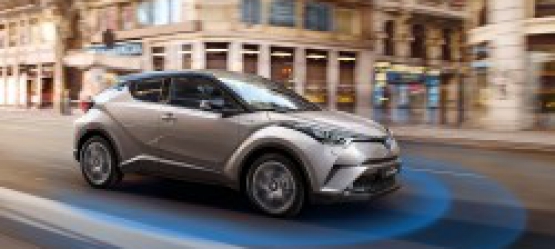 "Toyota C-HR" naujas vėjo gūsis krosoverių rinkoje