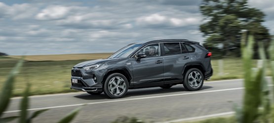 Prasidėjo paties populiariausio miesto visureigio – „RAV4 Plug-in Hybrid“ – išankstinė prekyba