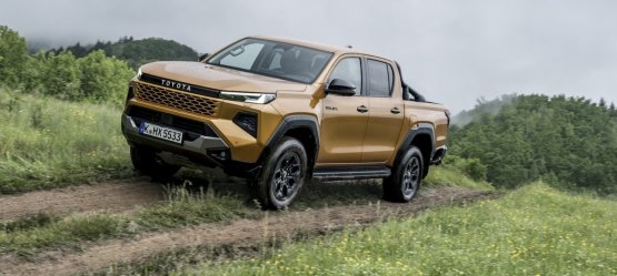 „Toyota Hilux 2.8“ dalinis hibridas jau atvyko į MOTOTOJA saloną